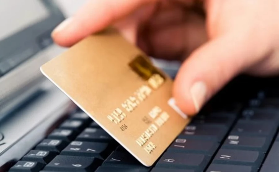 Шахраї продавали через інтернет неіснуючі маски – поліція