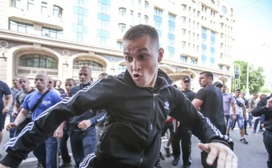 Проник у дім, зв’язав господаря, забрав гроші: за що розшукують Тітушка