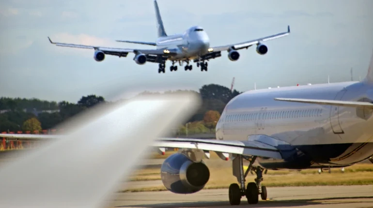 Несколько аэропортов Польши приостанавливали работу из-за атаки РФ на Украину