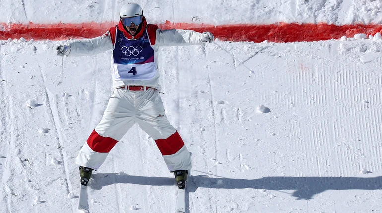 Канадец Кингсбери получил олимпийское золото в лыжном фристайле в парном могуле