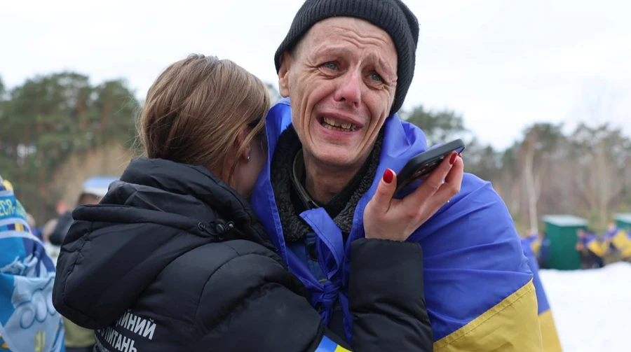 Ukraine brings back another 300 troops and two civilians from Russian captivity in Geneva prisoner swap  – photos