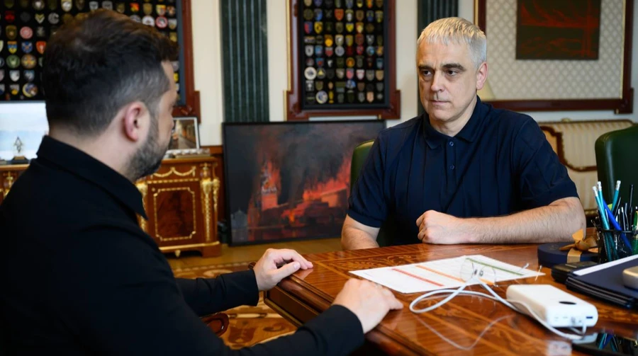 Зеленський після удару по СБУ зустрівся з Покладом. У Службі заявили, що будівлю відновлять