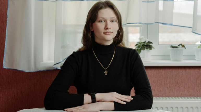 Намагалася відволікти від війни. Історія школярки, яка організувала дитсадок після окупації у себе на подвір'ї