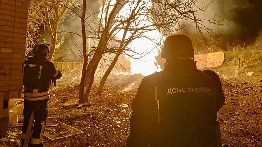 Уламки збитого Шахеда пошкодили припортову інфраструктуру в Одесі і склади на Херсонщині