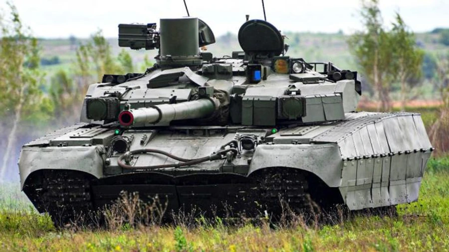 Ukraine's Defence Minister test-drives Oplot tank and says Defence Ministry will order them for army