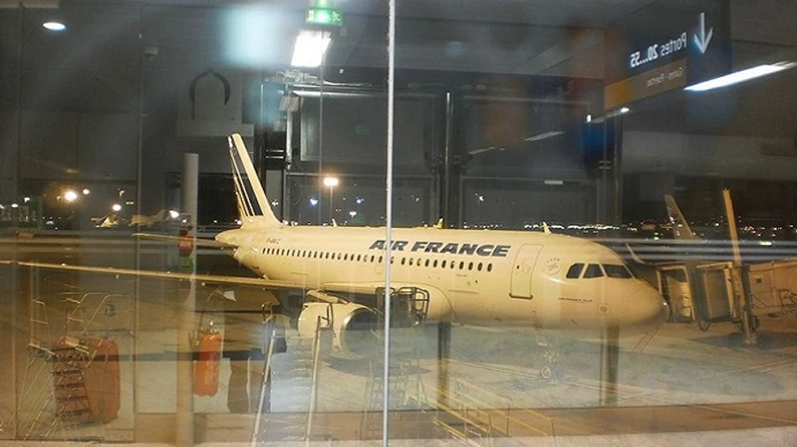 Сотрудница ФСБ и вагнеровец попросили убежище во Франции и дают показания – СМИ