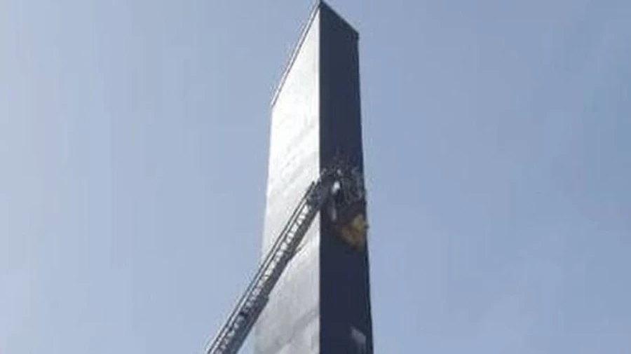 У Луцьку з обеліску на меморіалі Вічної слави демонтують радянську символіку