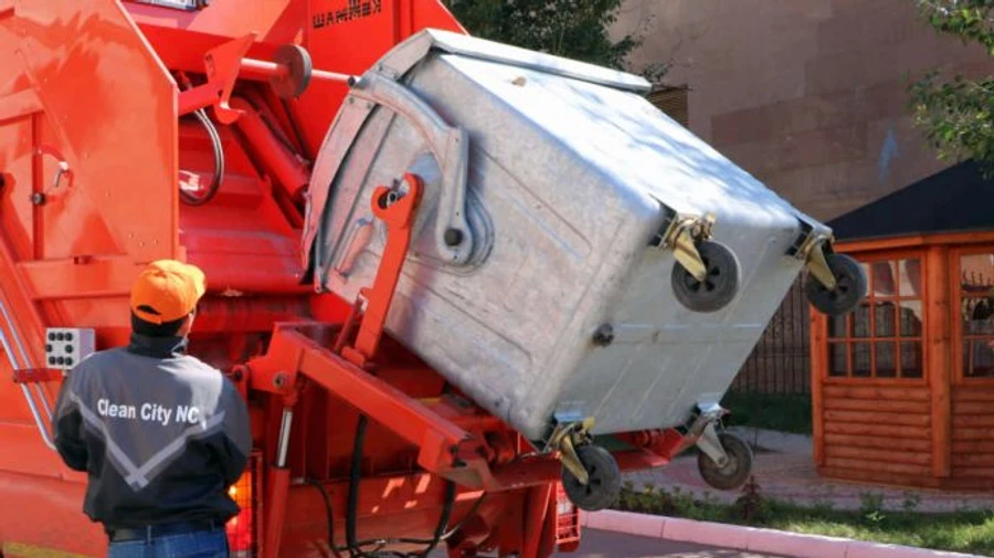 Токаєв усунув компанію, яку пов'язують із дочкою Назарбаєва, від управління відходами