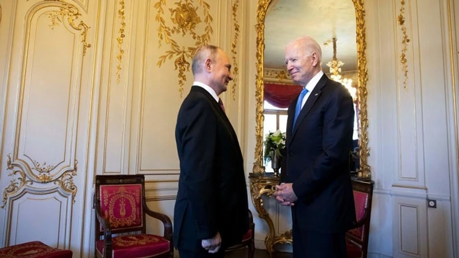 Байден пригрозив Путіну рішучою відповіддю в разі вторгнення в Україну