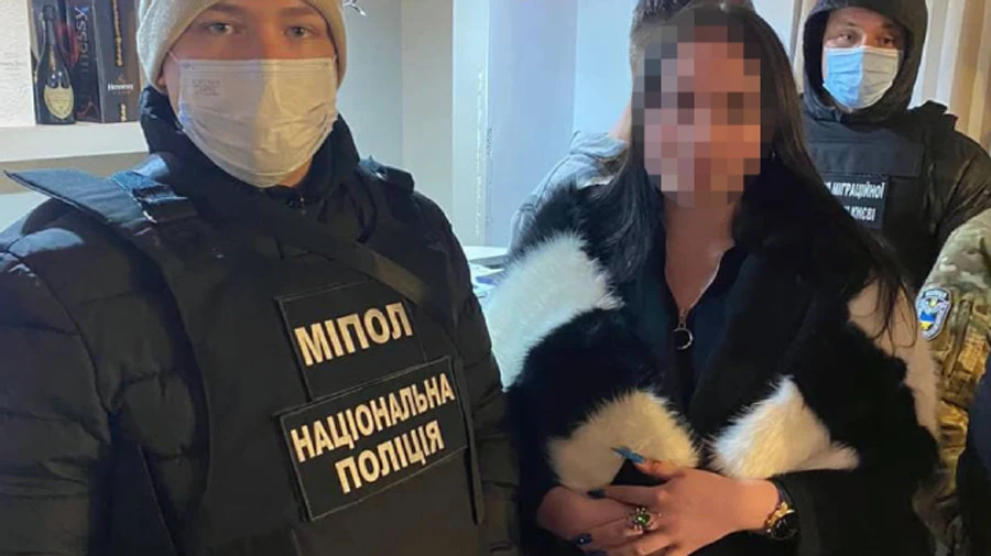 Ужин с бизнес-леди в забегаловке: в Киеве разоблачили схему выманивания денег у мужчин