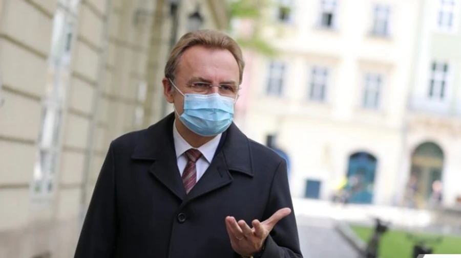 Из-за коронавируса у Садового перенесут сессию горсовета Львова