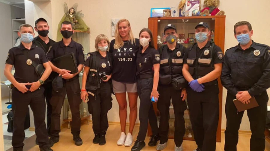 Силовики вычислили и объявили в розыск вора, который обокрал квартиру Клочковой