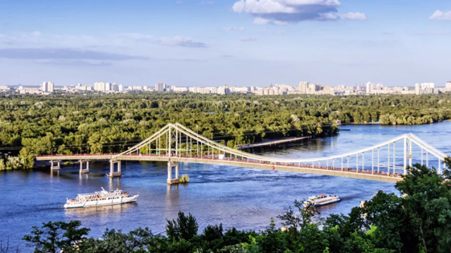 В'їзд на Труханів острів розтрощив вандал, збитки сягають 300 тисяч