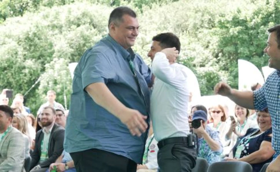 Слуга народу висуне кандидатів на всіх округах