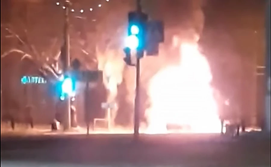 Теперь в Магнитогорске сгорела маршрутка, есть погибшие