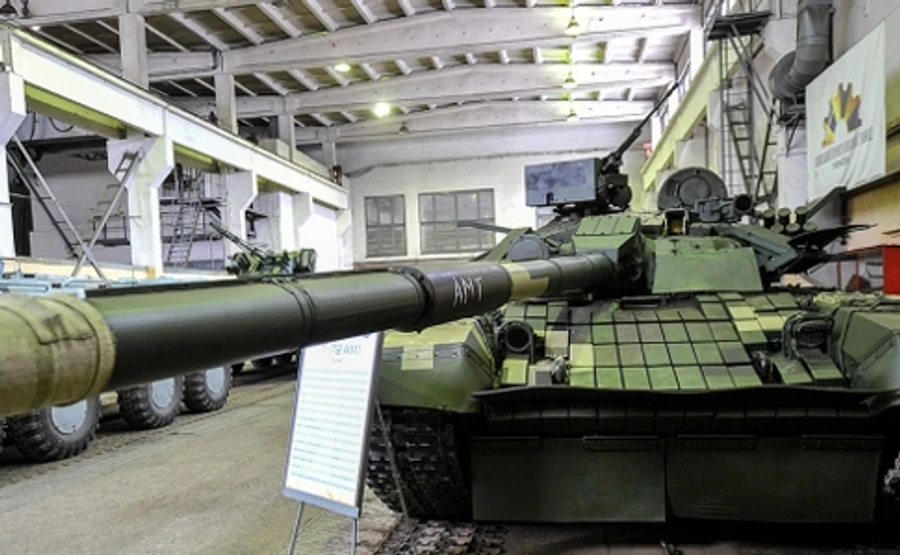 Украинской армии передали 70 танков, БТРов и минометов