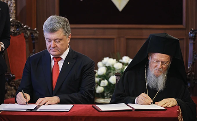 Порошенко с Варфоломеем подписали соглашение о сотрудничестве в создании церкви