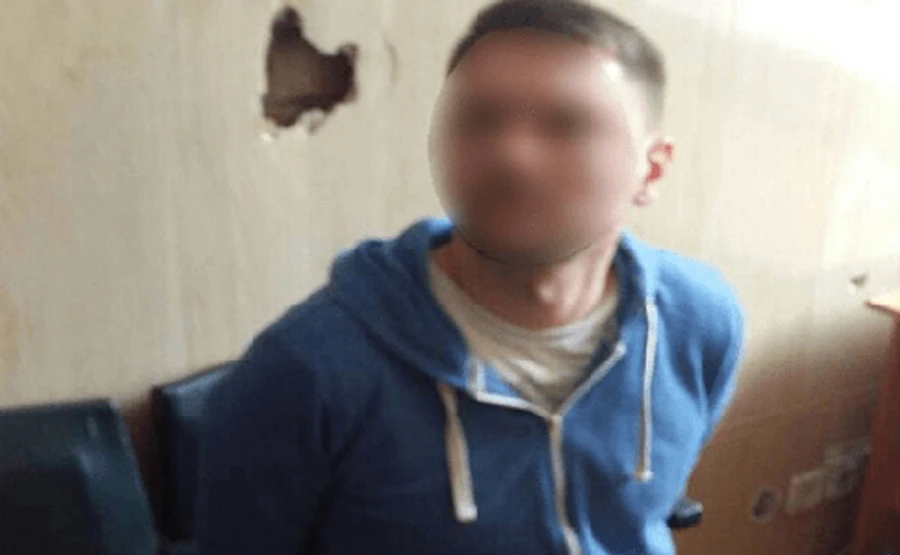 Чоловік трощив машини під судом за Труханова – джерела