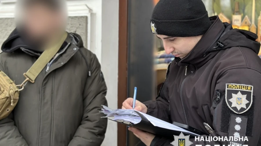 Нацполиция: в Одессе солдат РТЦК за $500 обещал удалить из базы розыска