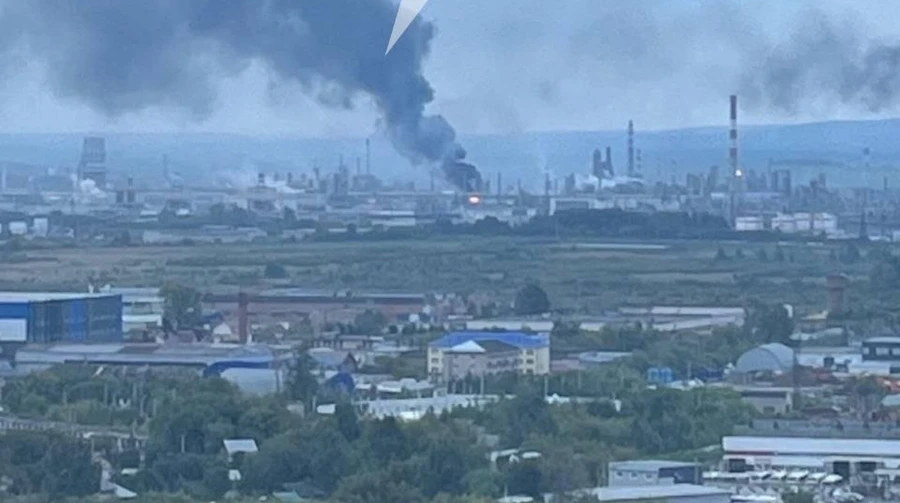 Сили оборони уразили НПЗ та військовий аеродром у Росії