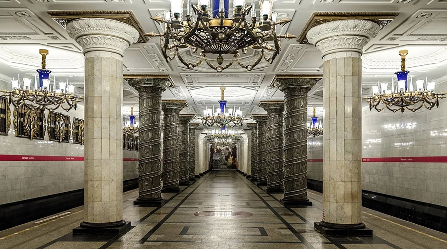 У російському Петербурзі 9 станцій метро планують адаптувати під укриття