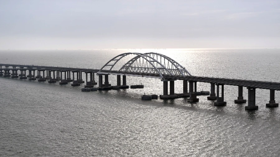 Explosions occur near Kerch, Russians block traffic on Crimean Bridge