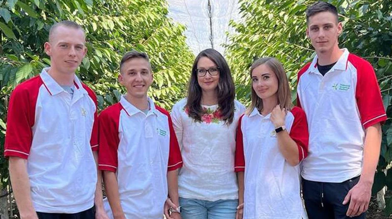 Війна у розпалі, а ми саджаємо черешні. Історія ягідного саду із серця України