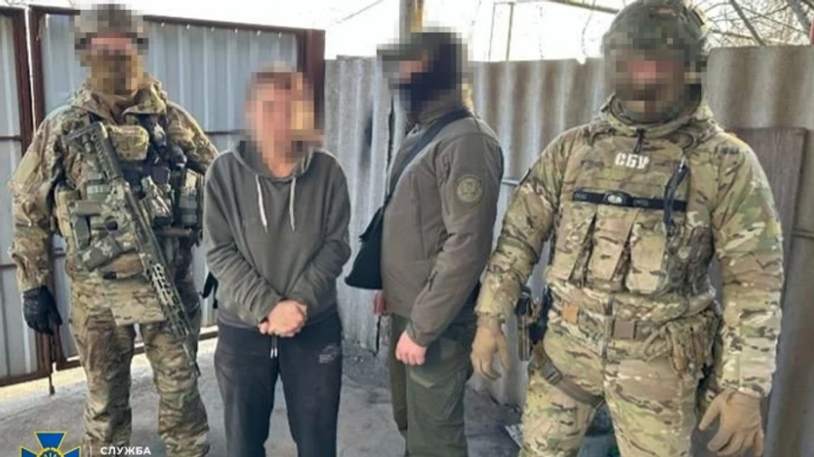 У Дніпрі агентка ФСБ шпигувала за потягами ЗСУ через камеру в шпаківні – СБУ