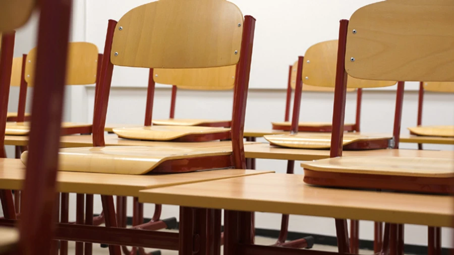 Усі школи Львова знову евакуюють