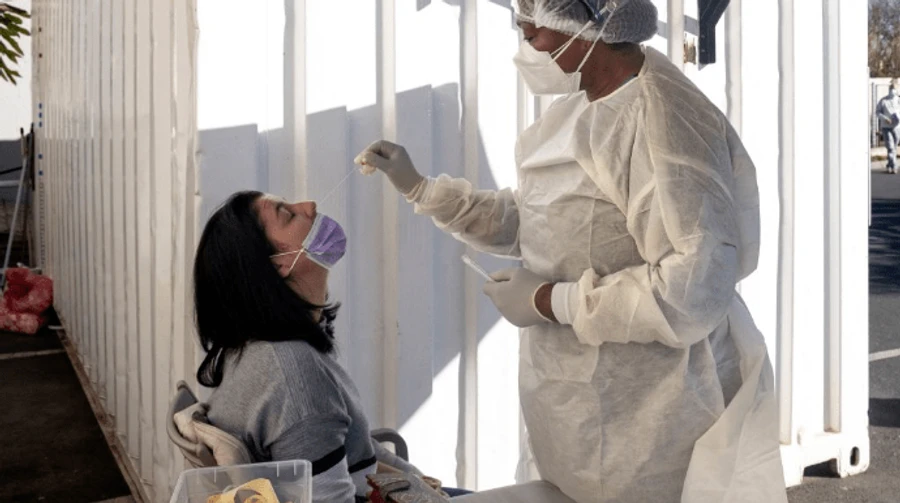 В Британии впервые с начала пандемии более 100 тысяч суточных случаев коронавируса