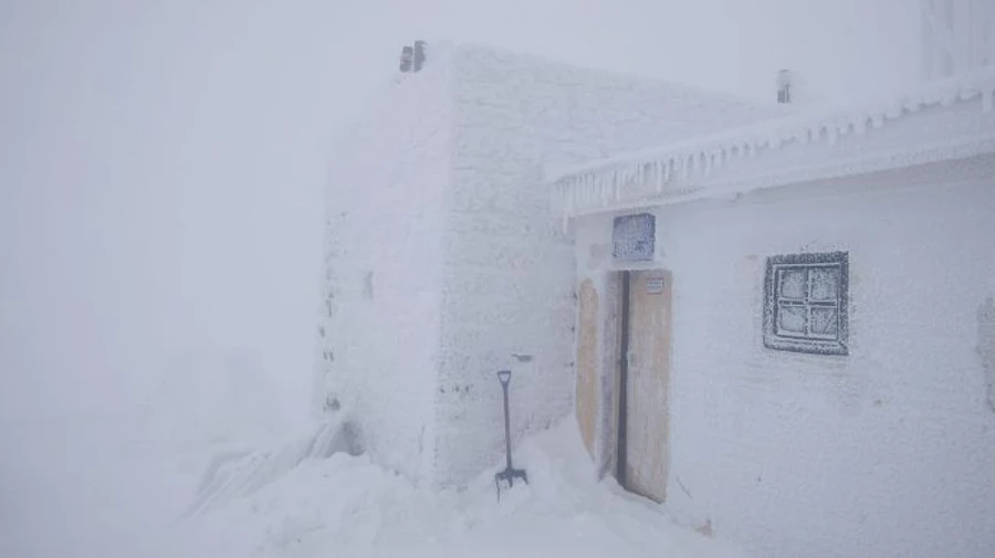 На севере и западе продолжит шалить ветер, в Карпатах метель и -12°С