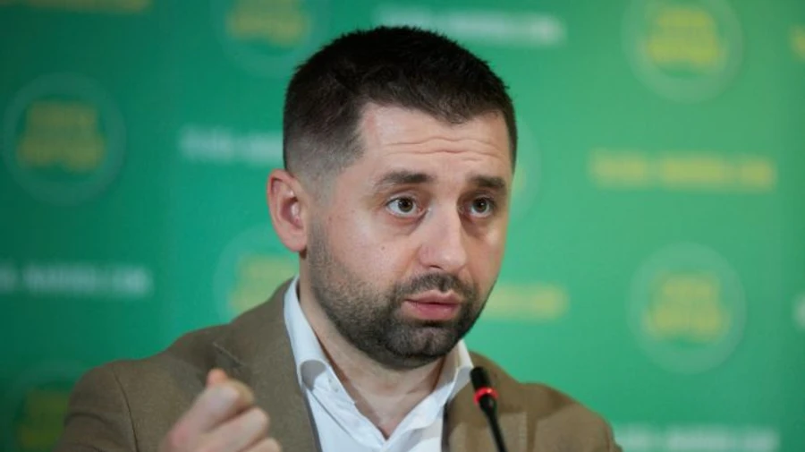 СМИ: Арахамия считает, что принципы Слуги народа и Компартии Китая во многом совпадают