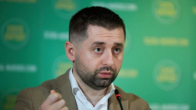 СМИ: Арахамия считает, что принципы Слуги народа и Компартии Китая во многом совпадают