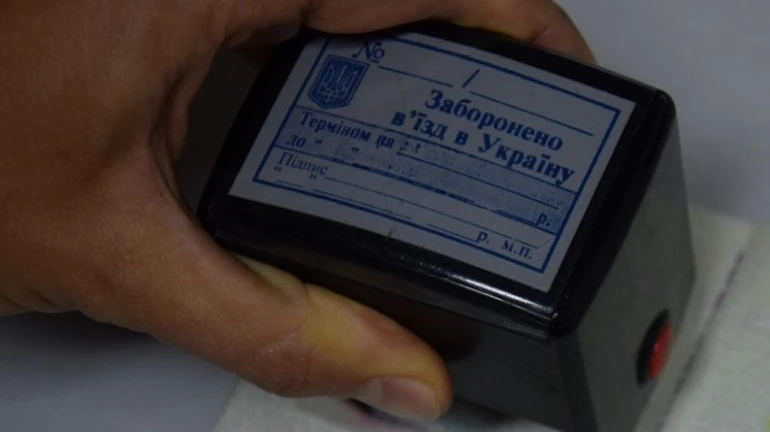 Їздила до Криму: українські силовики на кордоні завернули російську артистку