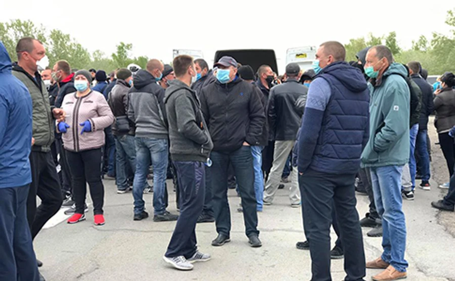 На Херсонщині 200 людей перекрили міст через закриття ринків