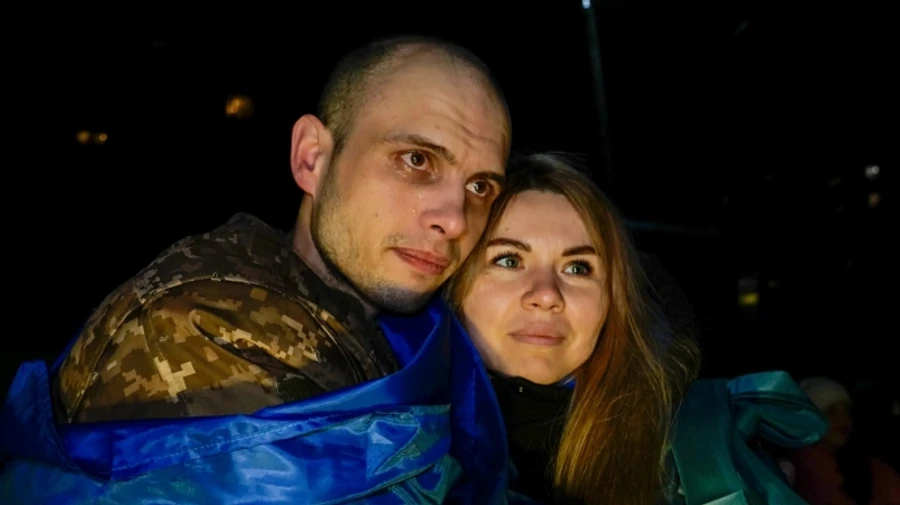 Mom, thank you for saving Dad: family meets marine who was brought back home in time for New Year's Eve – photo