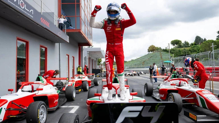 Украинец Бондарев выиграл третью гонку второго этапа UAE4 в Абу-Даби