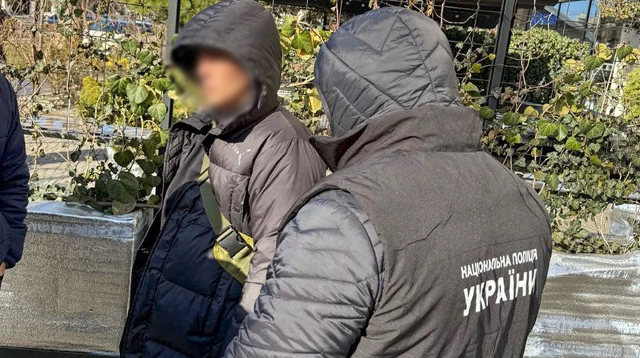 Обіцяв зняти з розшуку і забронювати: в Одесі викрили хабарника з ТЦК