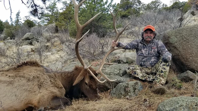 Полював на антилоп: в Африці американського мільйонера затоптала  група слонів