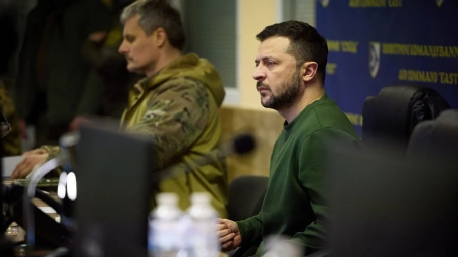 Zelenskyy visits Dnipropetrovsk Oblast, brings up use of air defence systems and presents pilots with awards