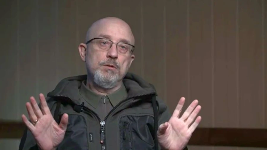 Ukraine's Minister of Defence doubts Russians will stay in Kherson until street fights break out