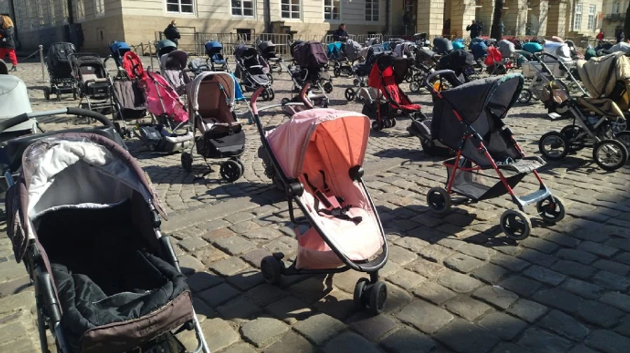 Close the sky: Lviv commemorates Ukrainian children killed by Russians