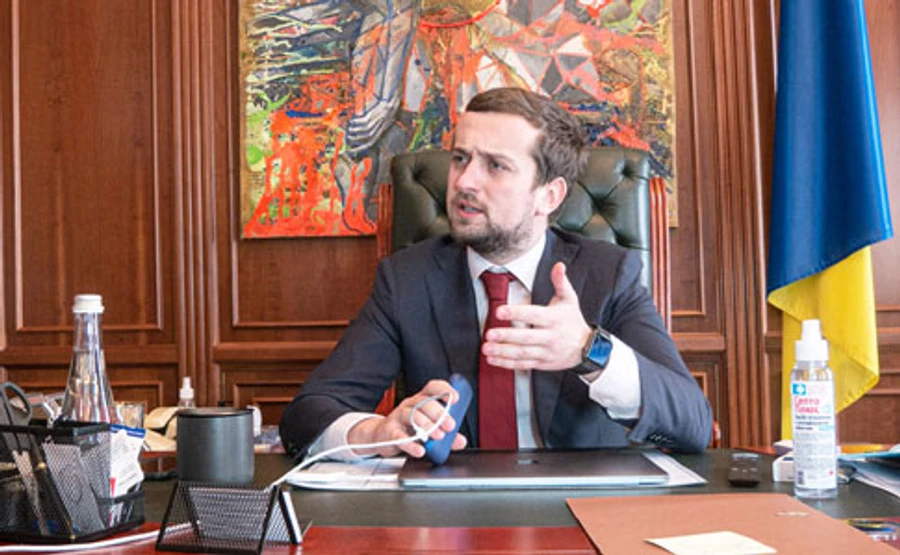 ОПУ: Ми просили олігархів допомогти, але не віддали їм на відкуп регіони