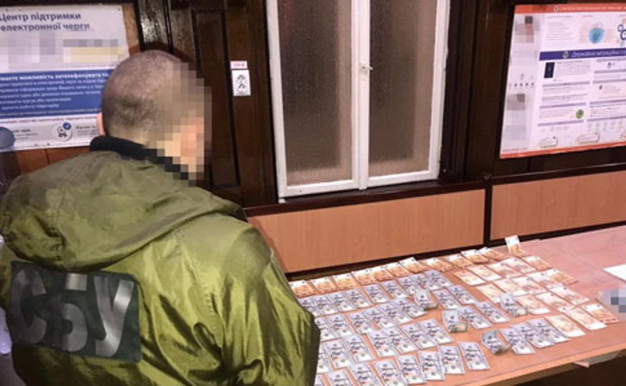 СБУ разоблачила коррупционную схему в миграционной службе на Буковине