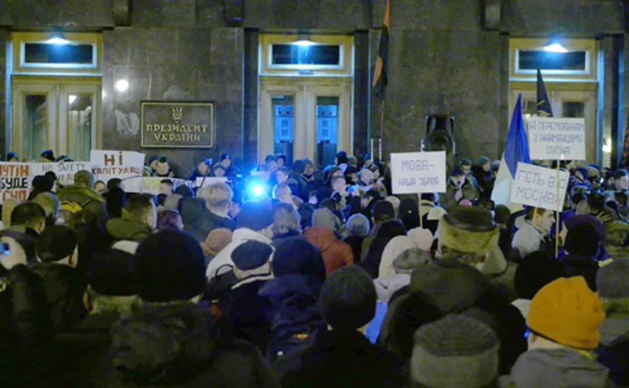 На Банковій ставлять намети