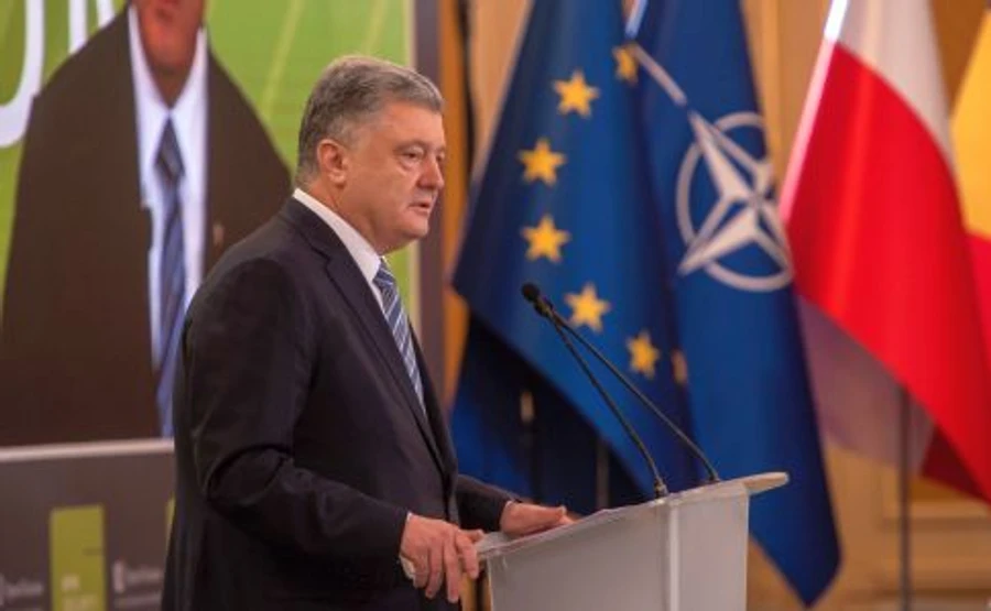 Порошенко: Після 21 квітня жарти закінчаться