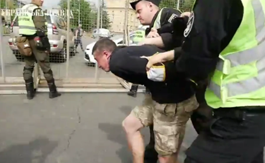 На Арсенальній намагалися прорвати кордон поліції: є затримані 