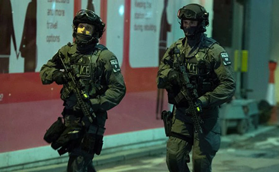 Лондон: наїзд на пішоходів і різанина, є жертви