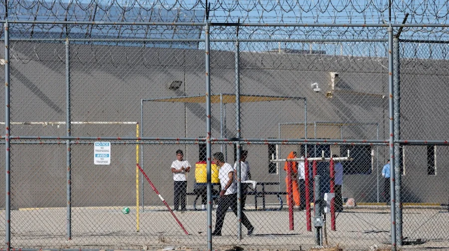 The Trump administration plans to create centers to hold 80,000 immigrants - WR