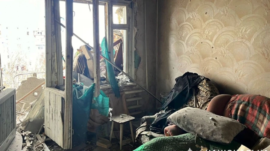 Russian attack on Kherson Oblast injures civilian and 3 police officers – photo